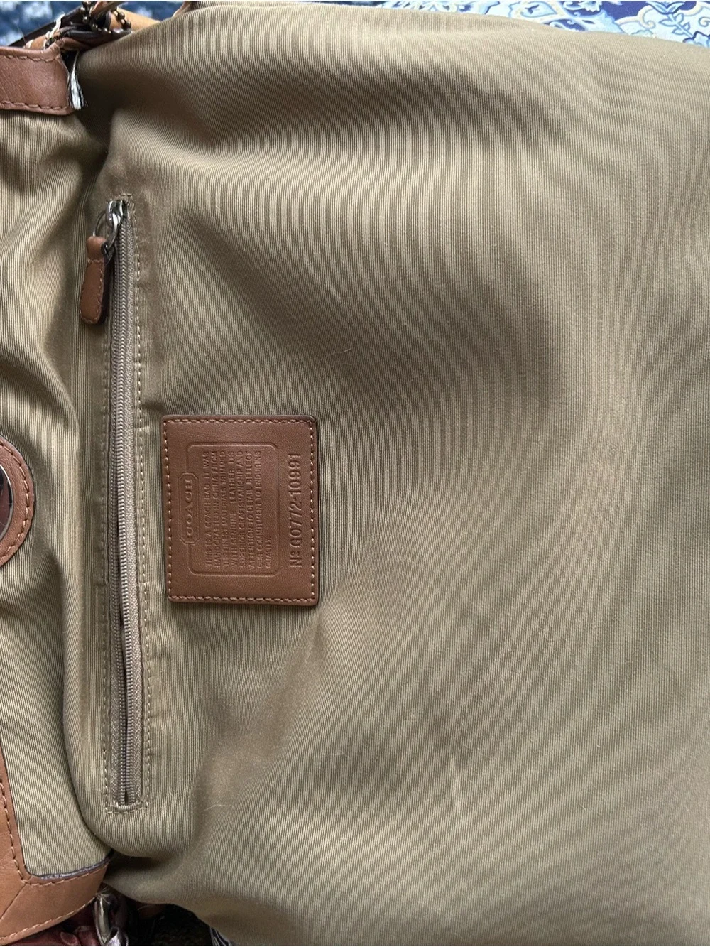 Coach Beige & Tan Signature optic twilly included!